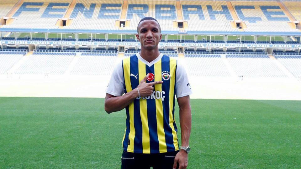 Brezilyalı stoper Rodrigo Becao resmen Fenerbahçe’de