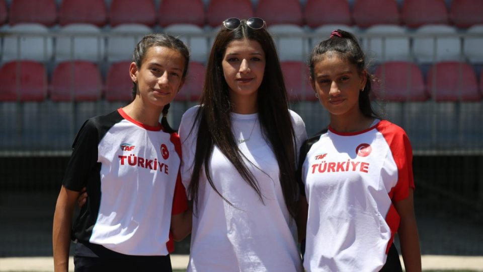 Depremzede atlet kızların milli forma gayreti