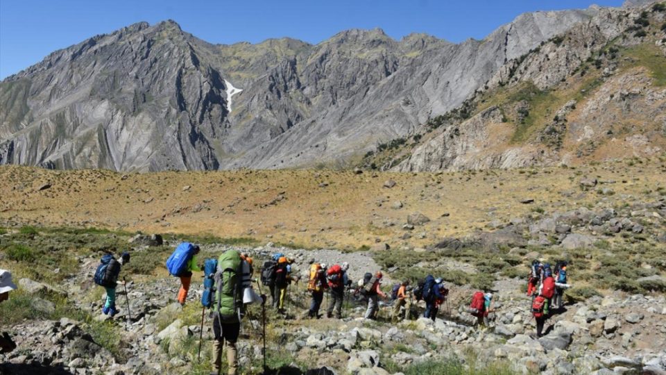 Hakkari’de Uludoruk zirve tırmanışı başladı