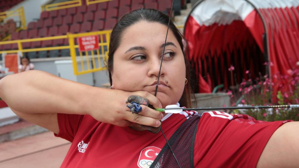 Milli para okçu Merve Nur Eroğlu Dünya Şampiyonası’nda altın madalya kazandı