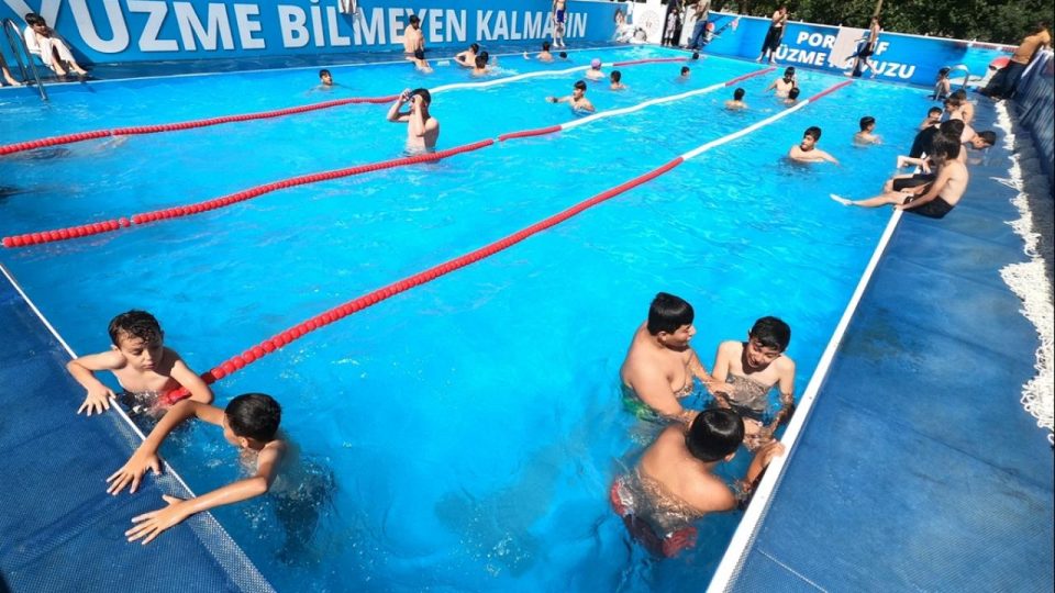 Ağrı’da 5 yılda 25 bin çocuk kulaç atmayı öğrendi