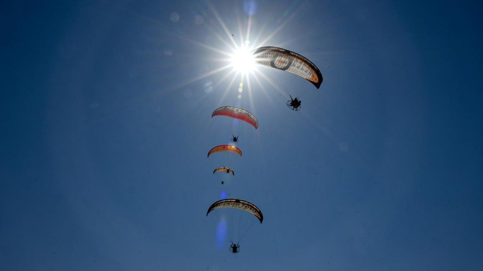 Uçmakdere pisti sonbaharda da yamaç paraşütü tutkunlarını çekiyor